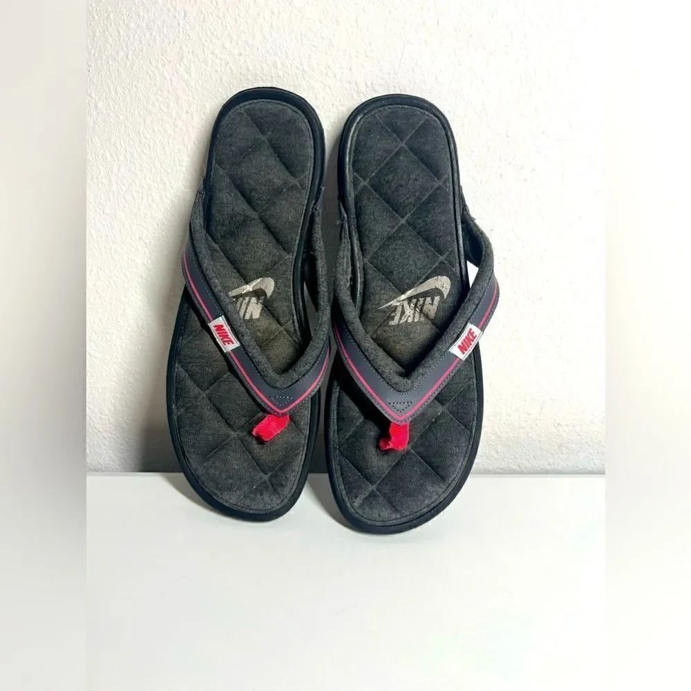Nike Flip flops Sandals Women’s Size 9 Quilted Sole Thong Gray Pink